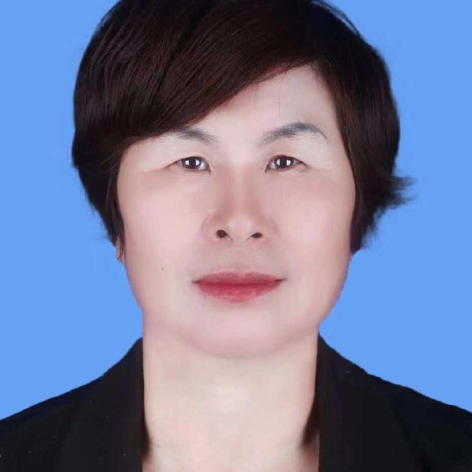 何阿姨照片
